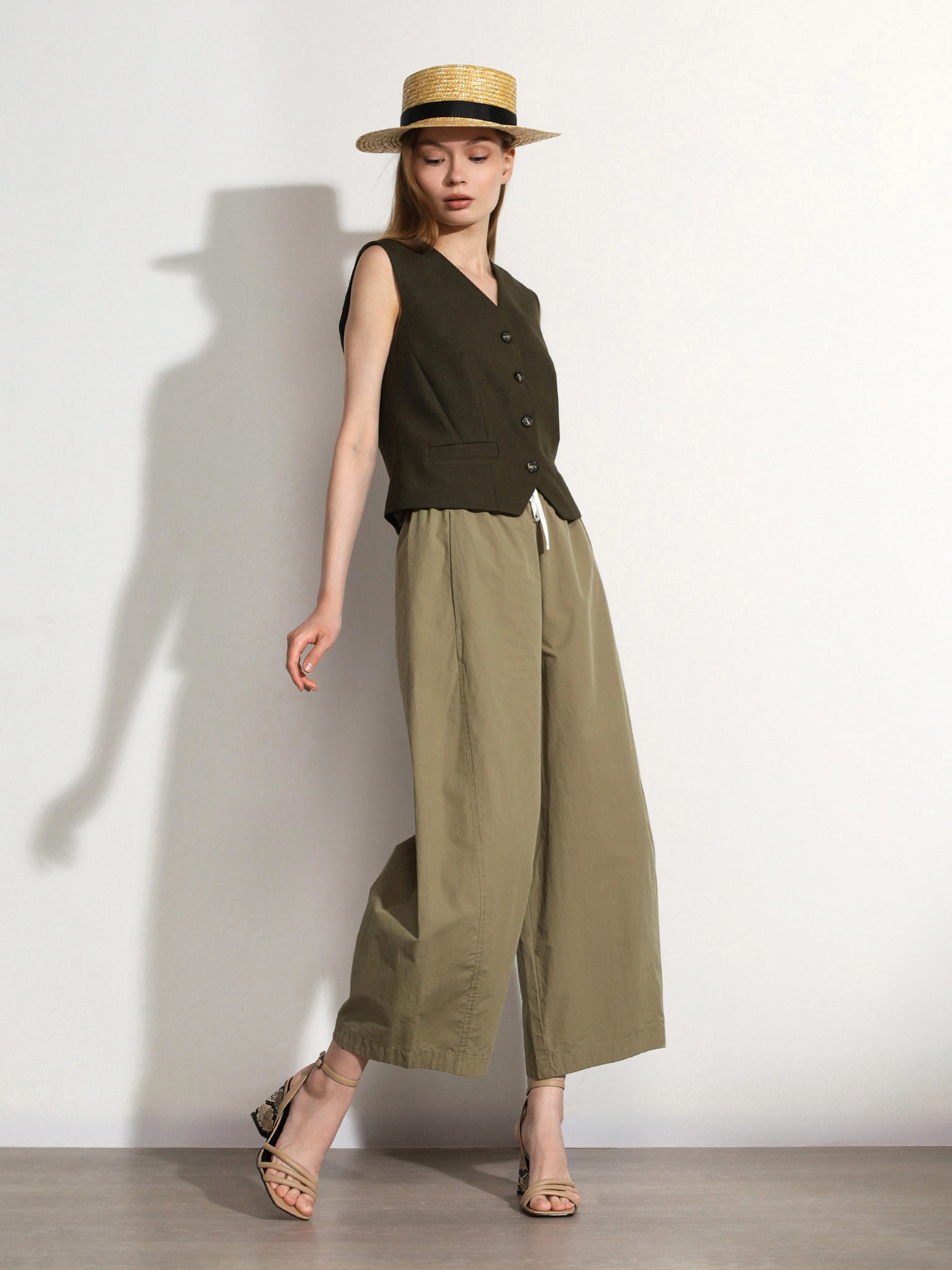 Брюки зеленого цвета из хлопка прямого кроя